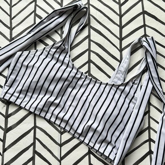 SHEIN Size M Faux Tie Striped Square Neck Bikini Top Black and White - Picture 1 of 3